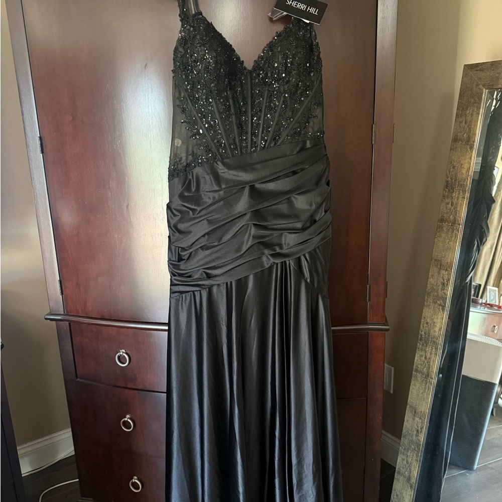 Sherri Hill Black Formal Dress. Size 18 - Picture 5 of 6